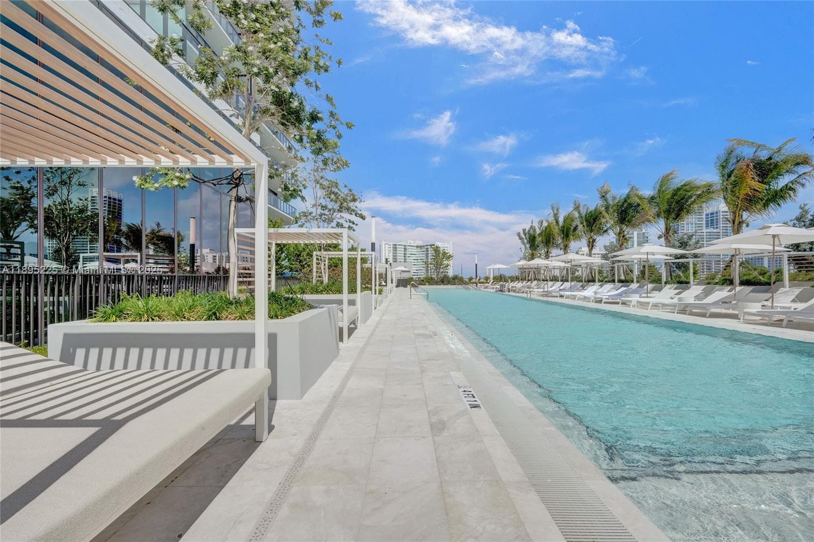 A11895225 — Miami Beach — 40