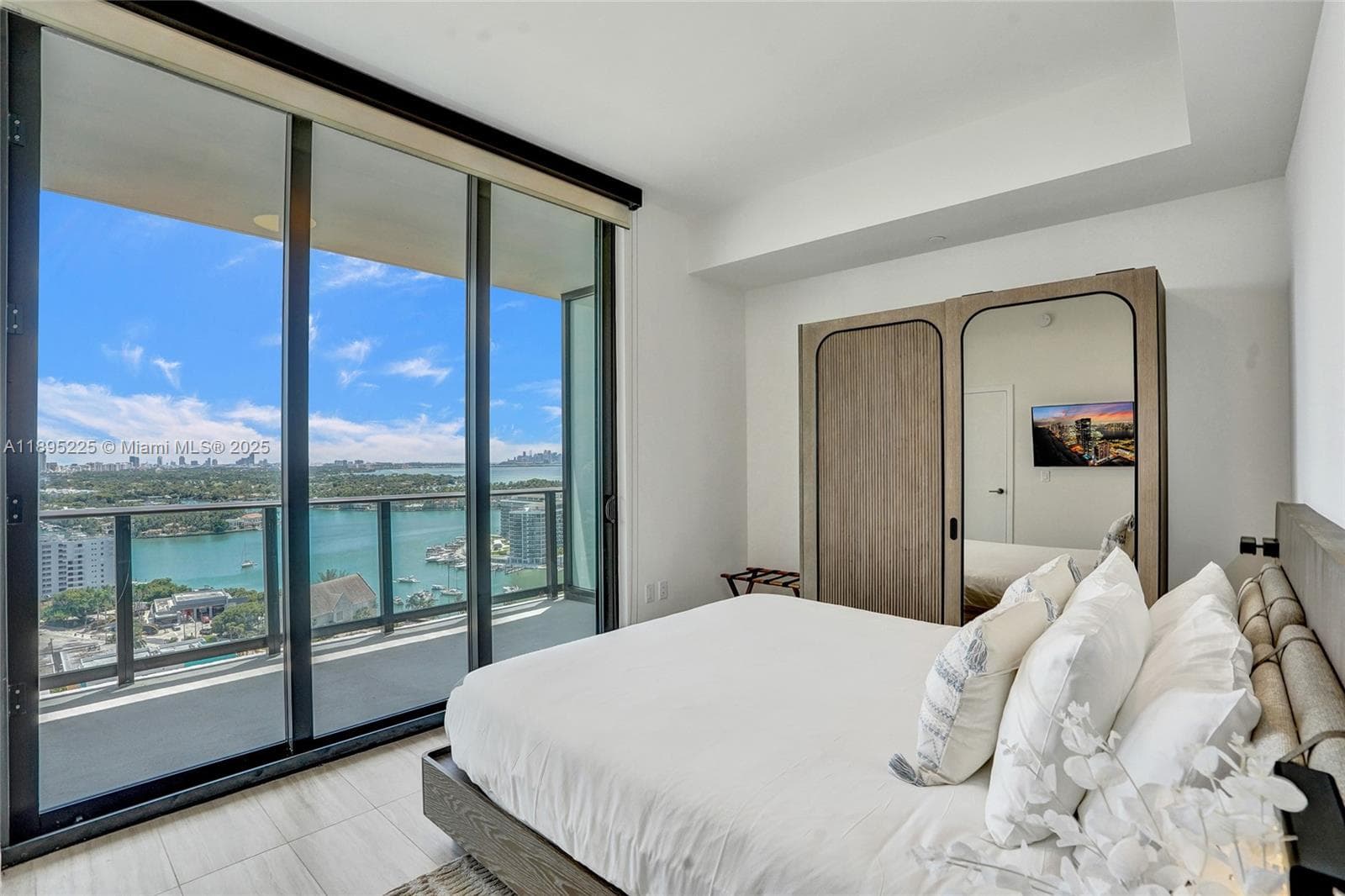 A11895225 — Miami Beach — 21