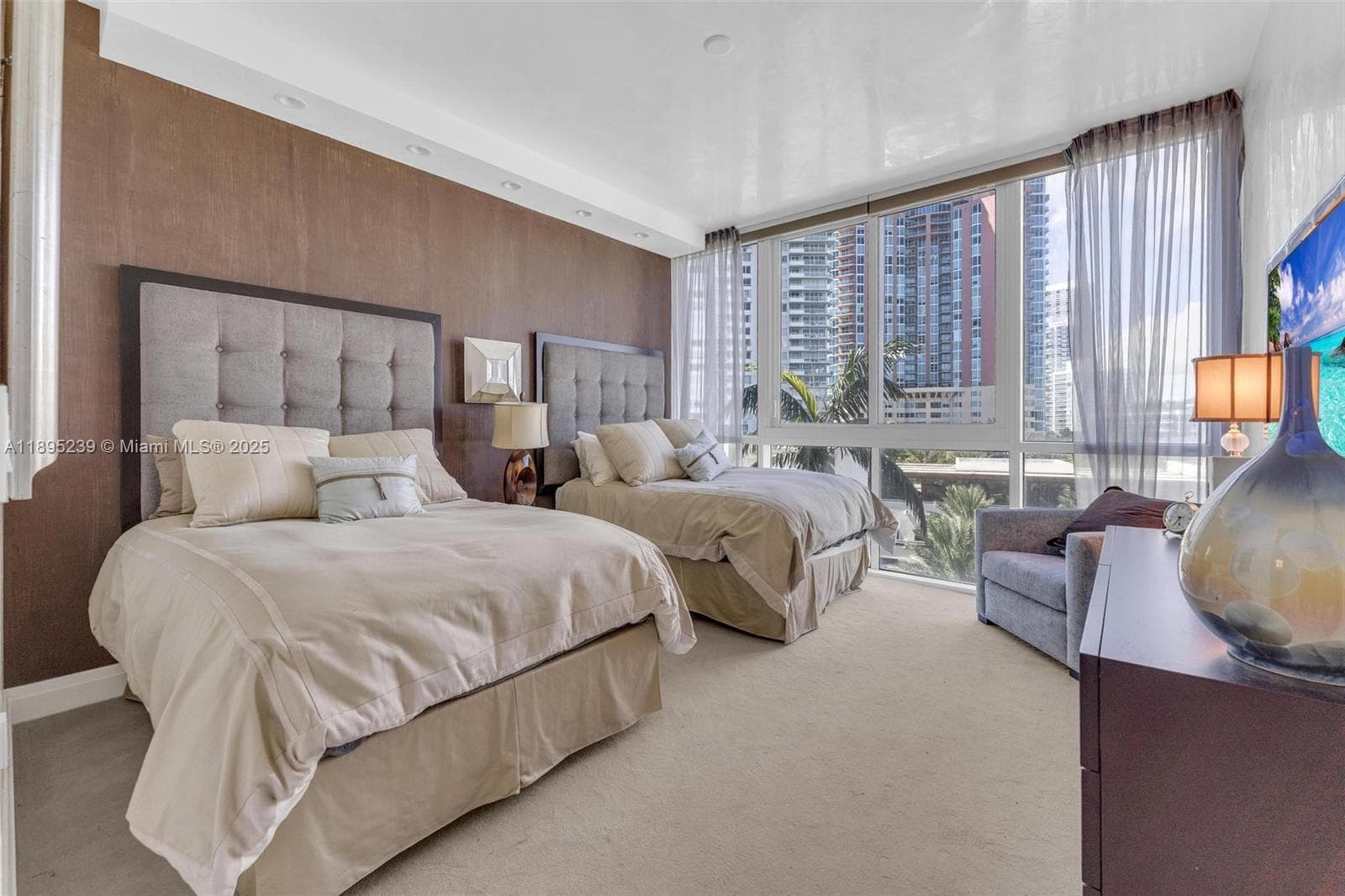 A11895239 — Miami Beach — 23