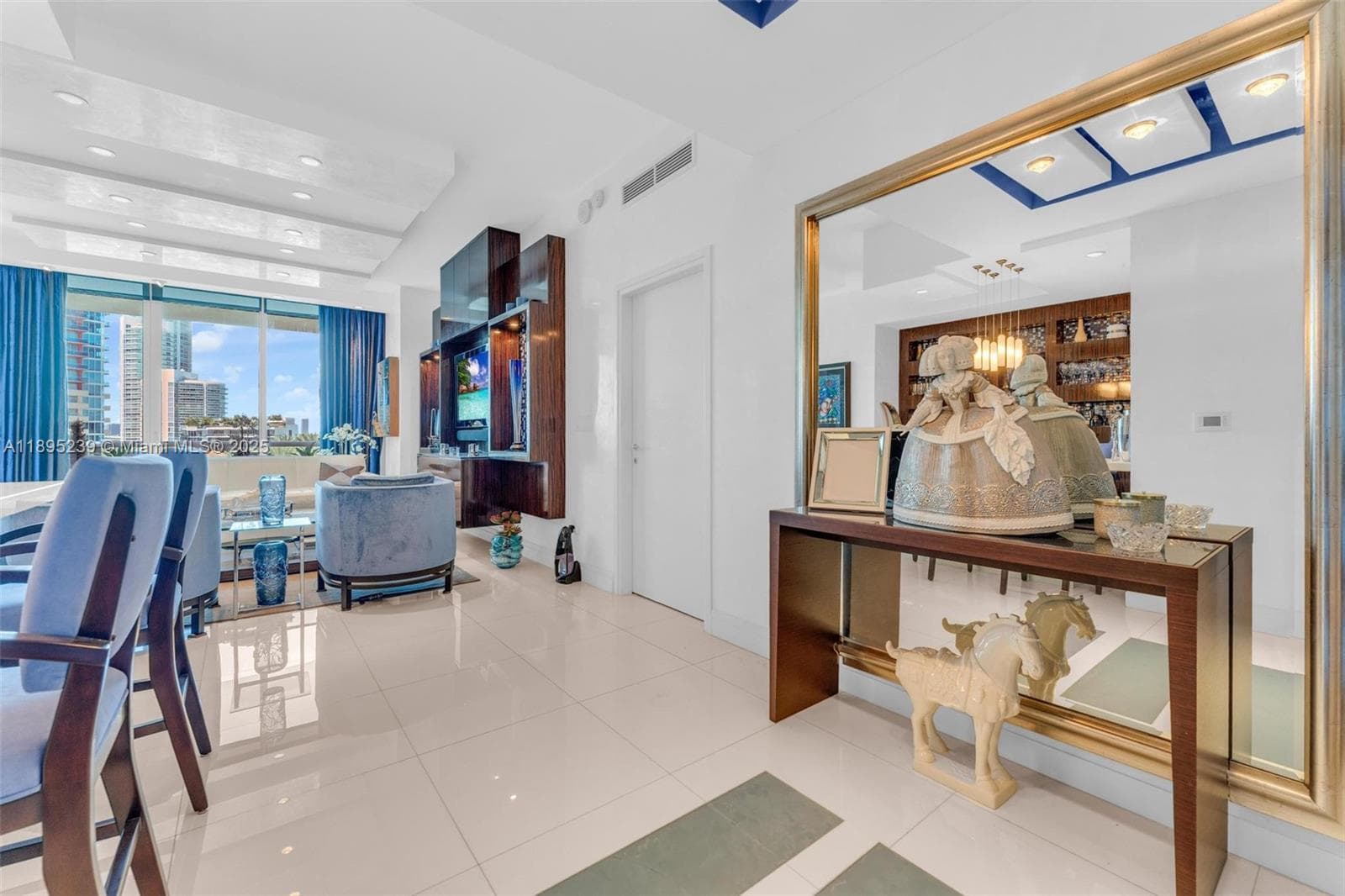 A11895239 — Miami Beach — 27