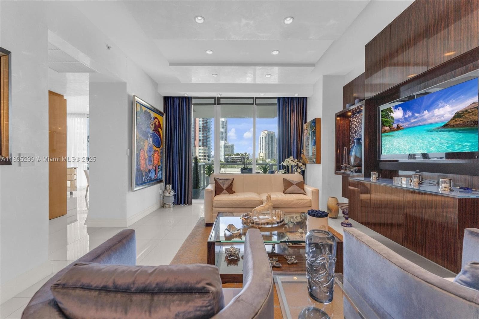 A11895239 — Miami Beach — 26