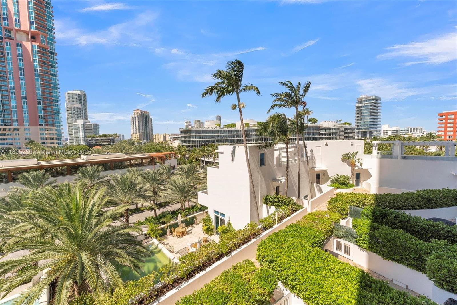 A11895239 — Miami Beach — 34