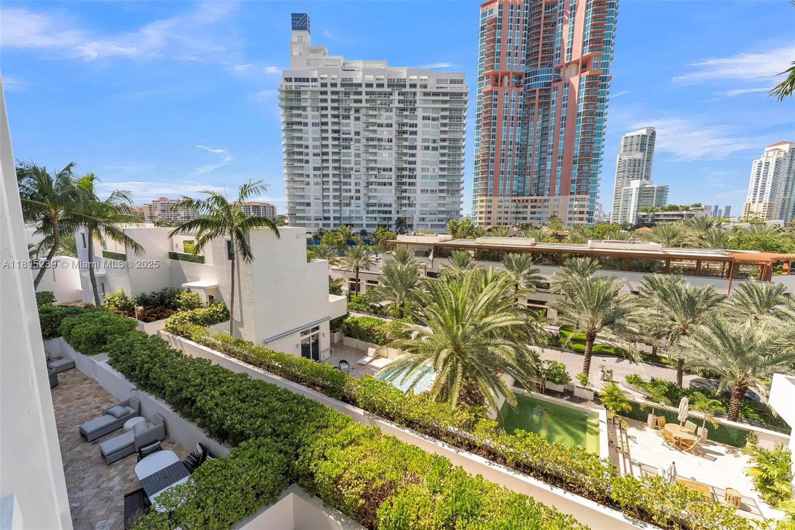 A11895239 — Miami Beach — 33