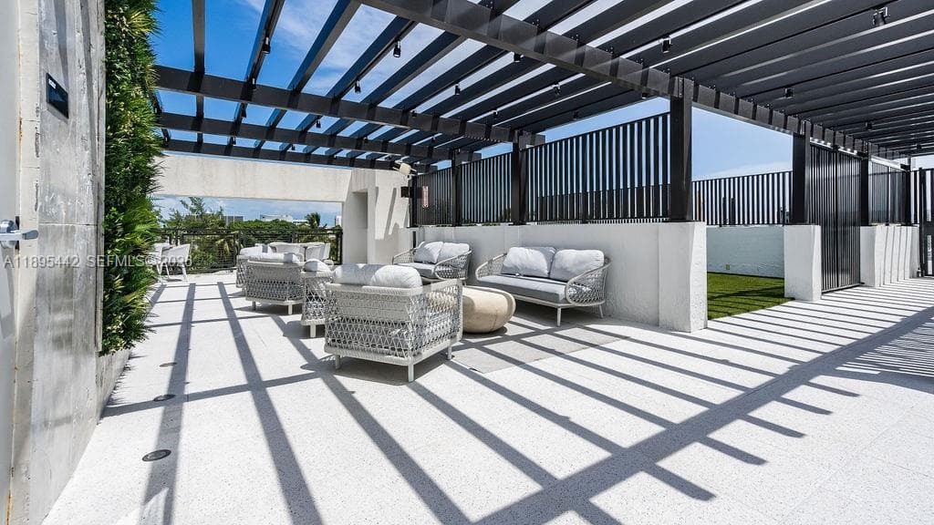 A11895442 — Miami Beach — 34