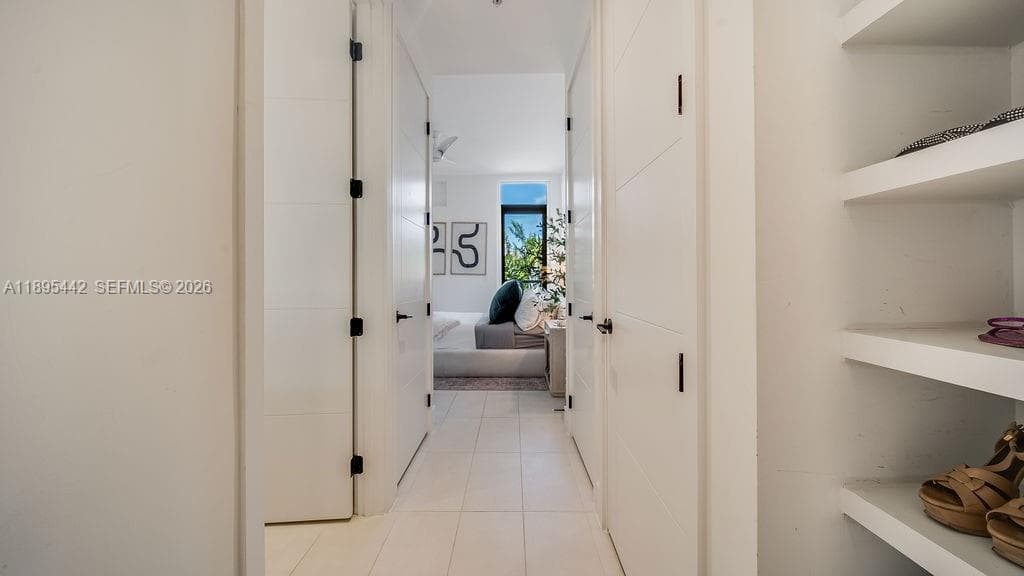 A11895442 — Miami Beach — 14