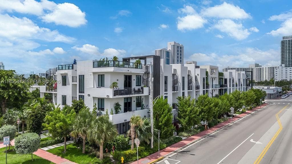 A11895442 — Miami Beach — 40