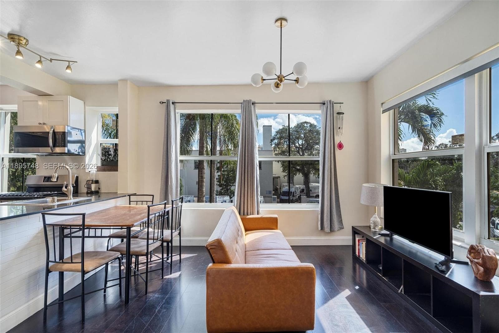 A11895748 — Miami Beach — 2
