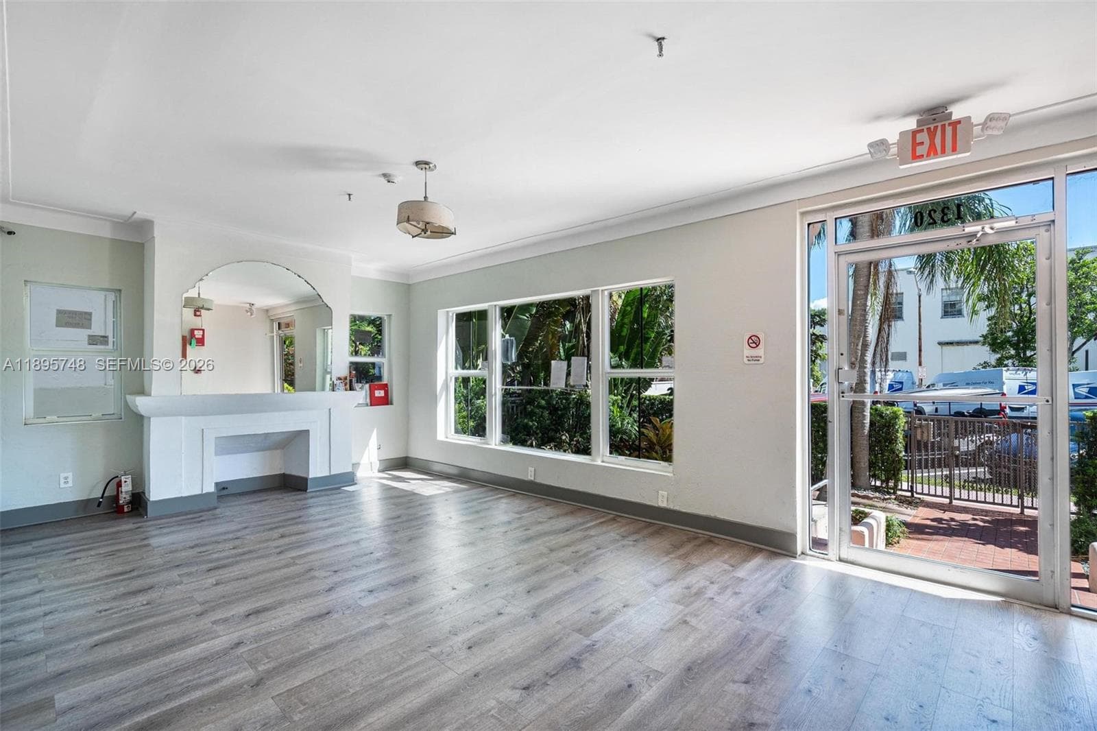 A11895748 — Miami Beach — 18