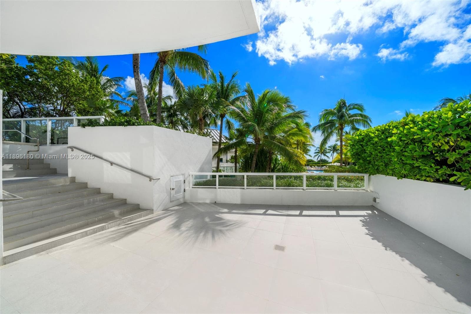 A11896180 — Miami Beach — 43