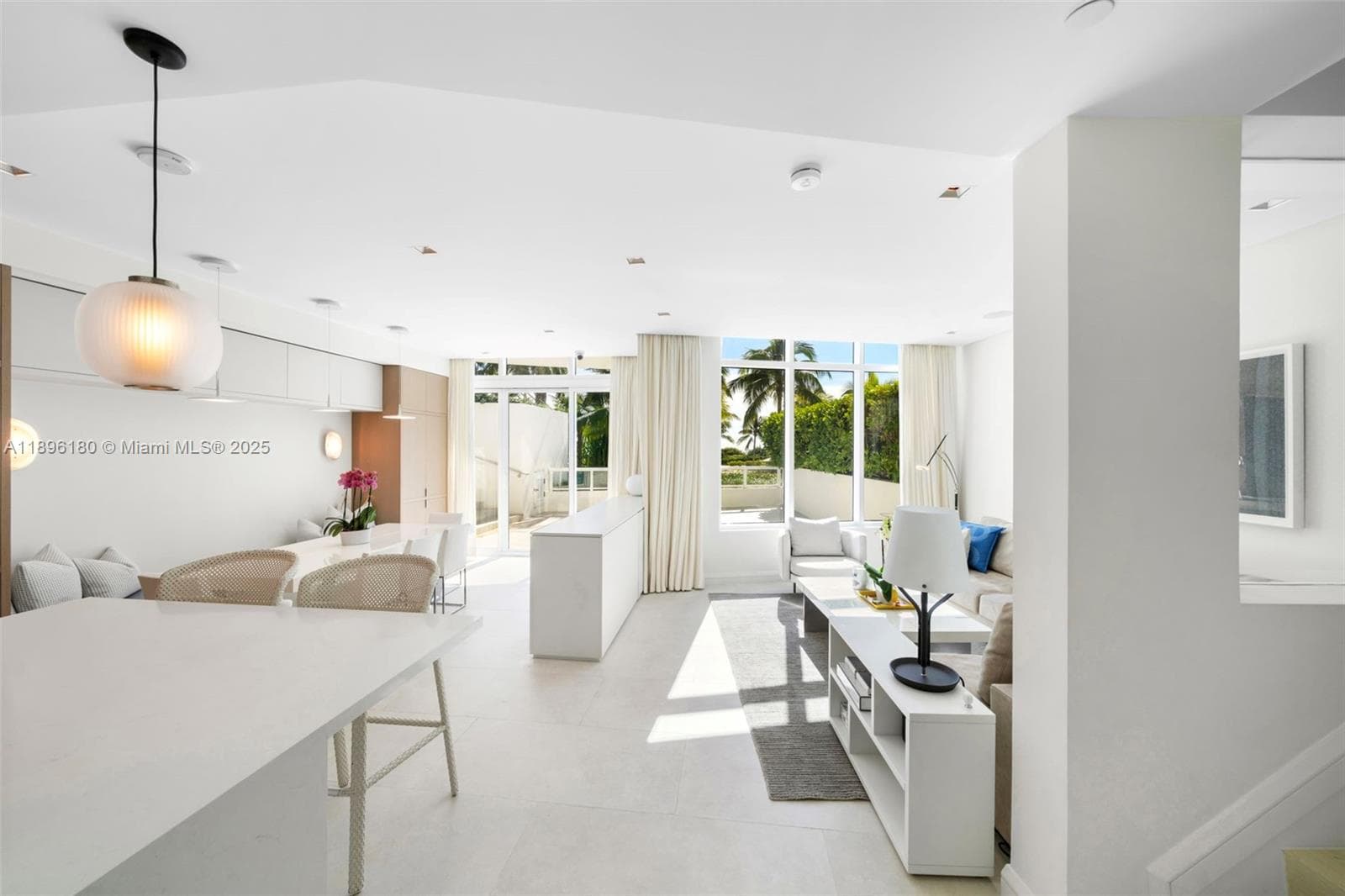 A11896180 — Miami Beach