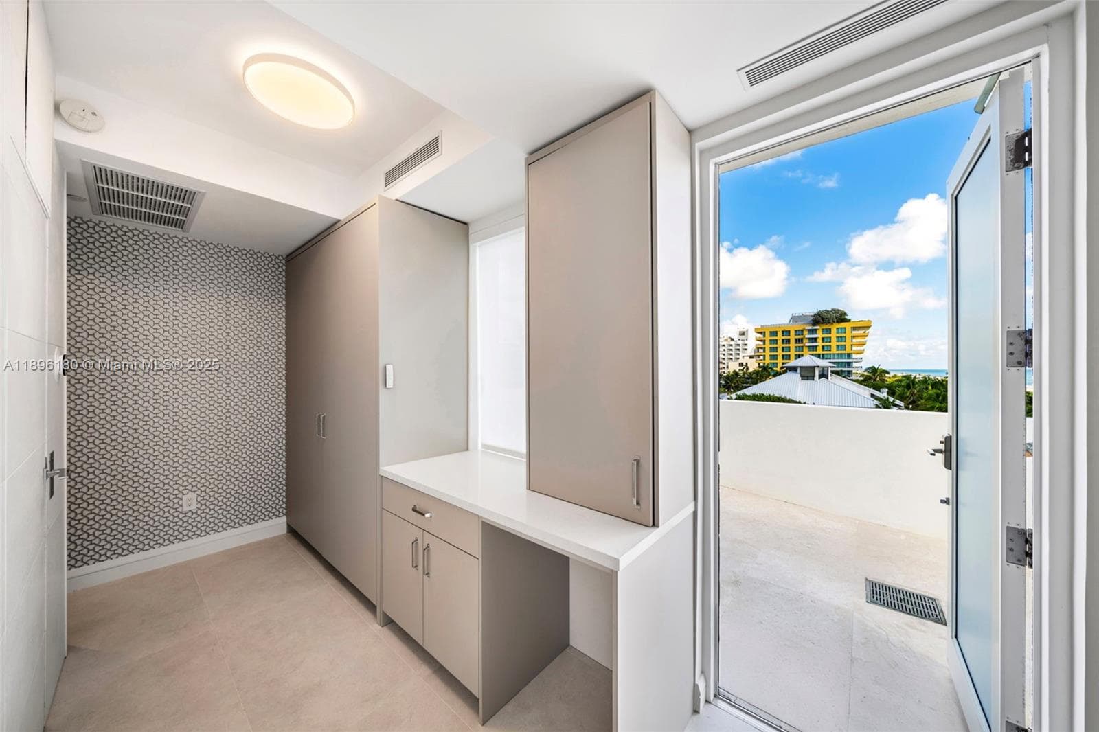 A11896180 — Miami Beach — 33