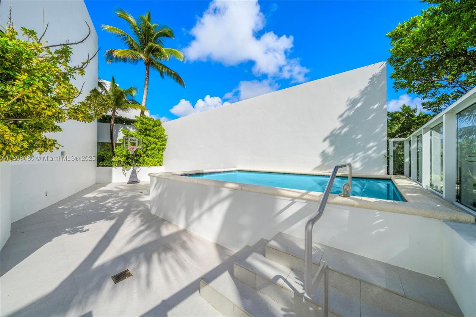 A11896180 — Miami Beach — 45