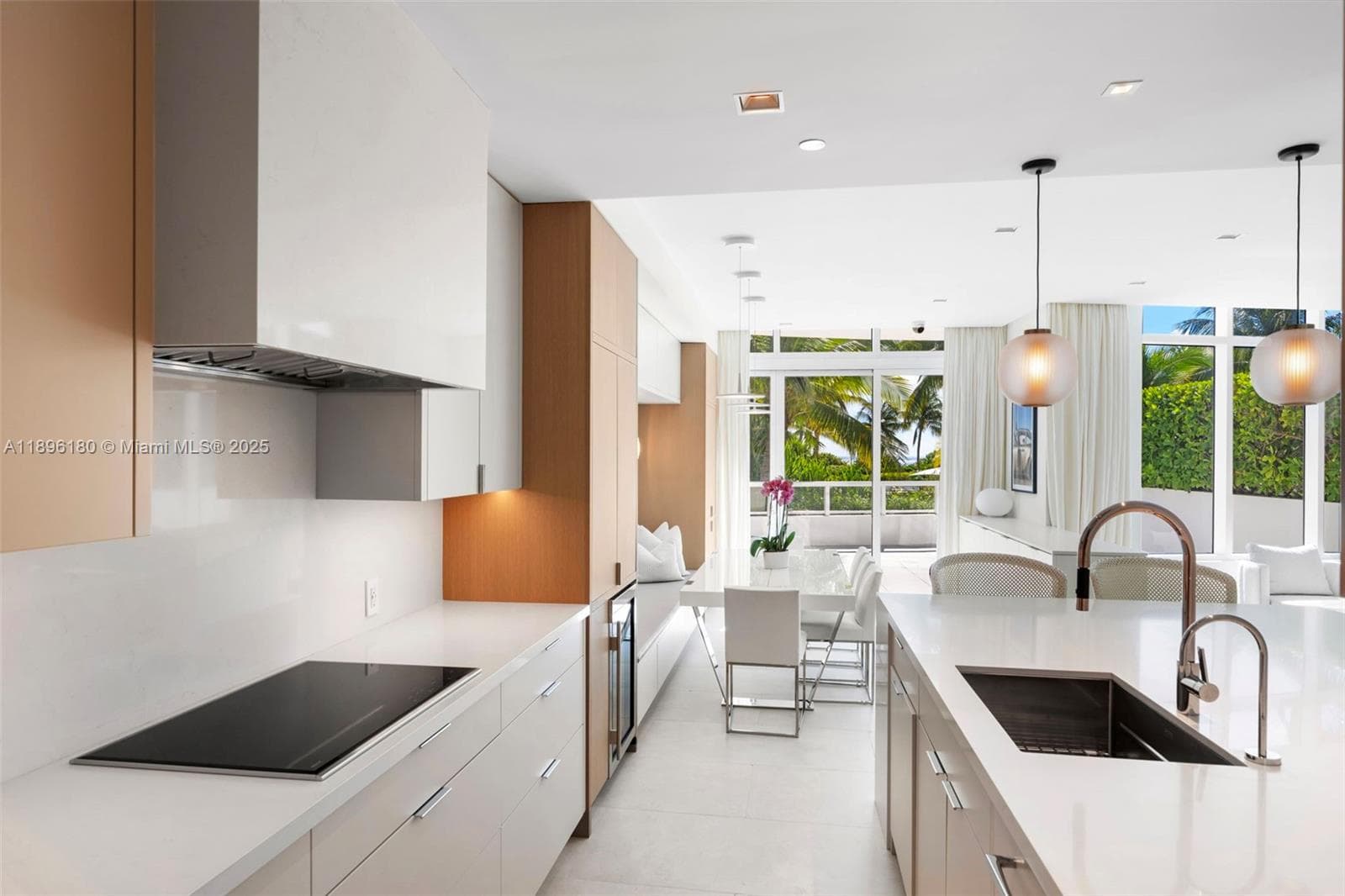 A11896180 — Miami Beach — 11