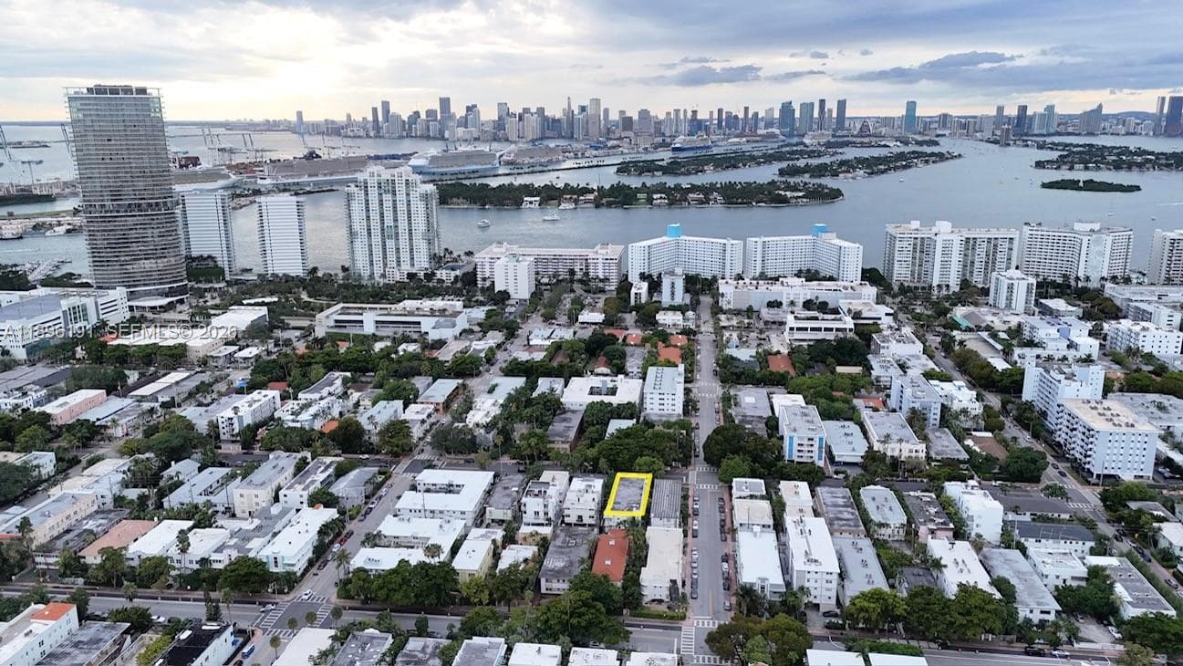 A11896191 — Miami Beach