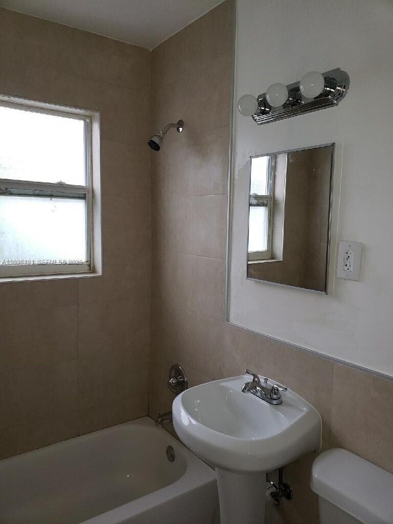 A11896191 — Miami Beach — 18