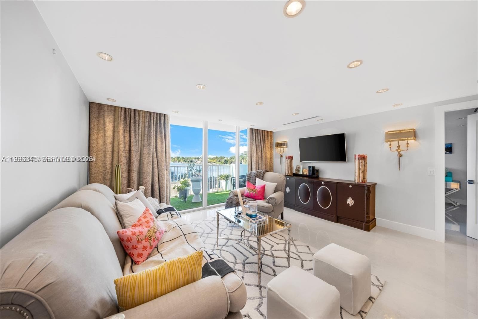 A11896345 — Miami Beach — 2