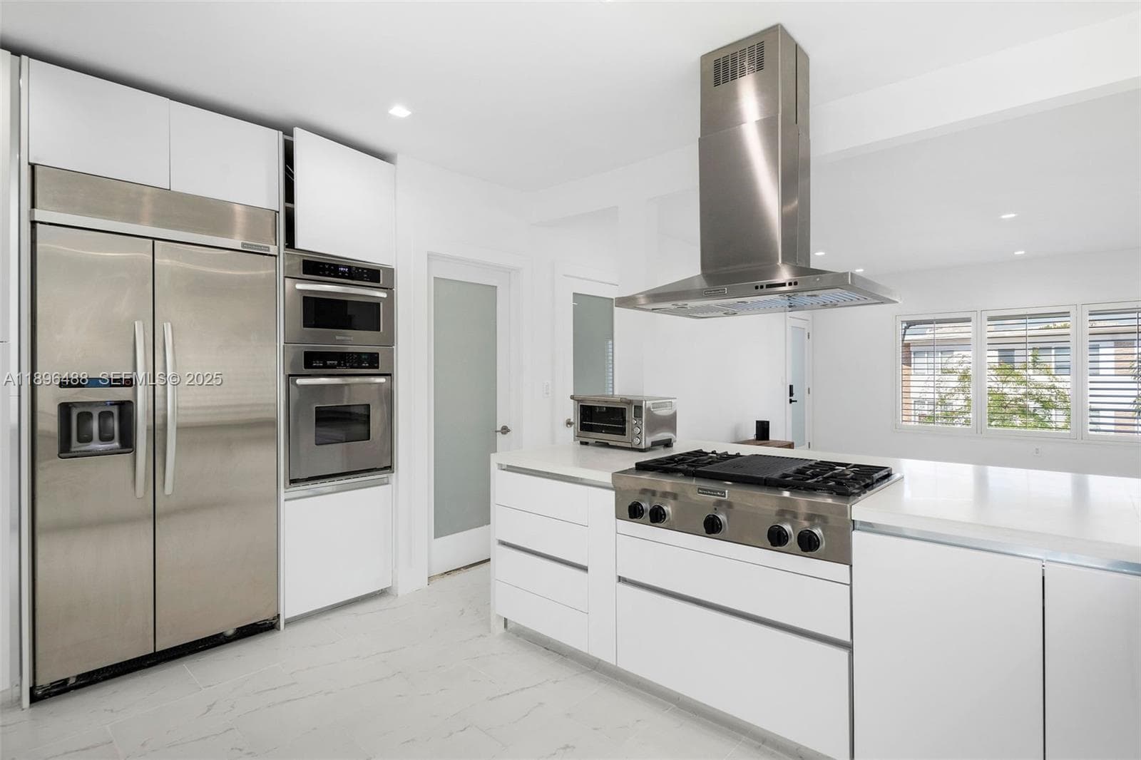 A11896488 — Miami Beach — 9