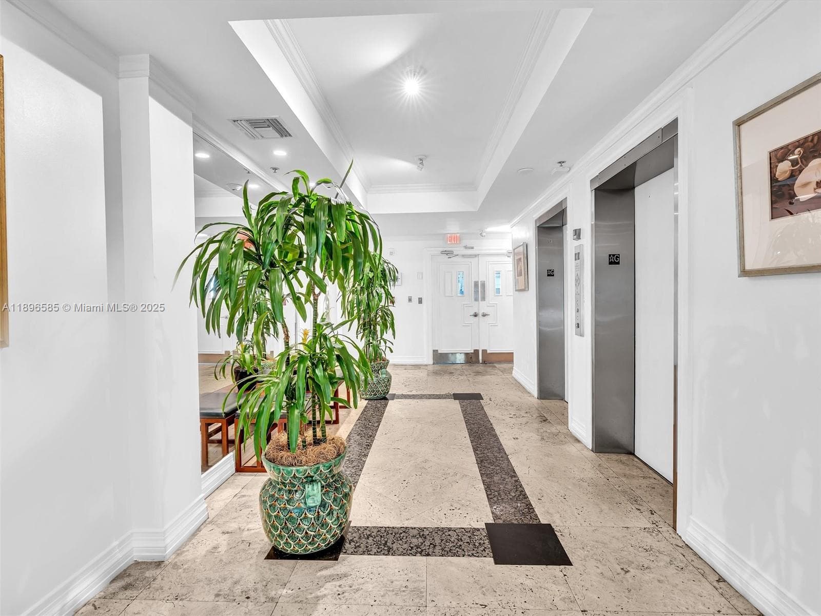 A11896585 — Miami Beach — 17
