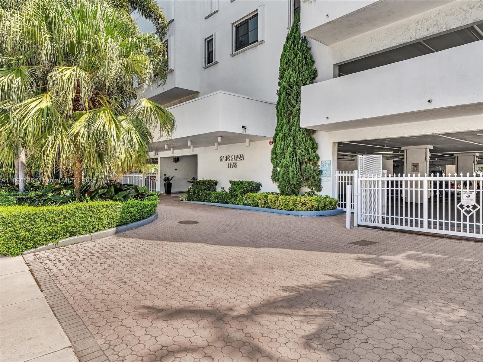 A11896585 — Miami Beach