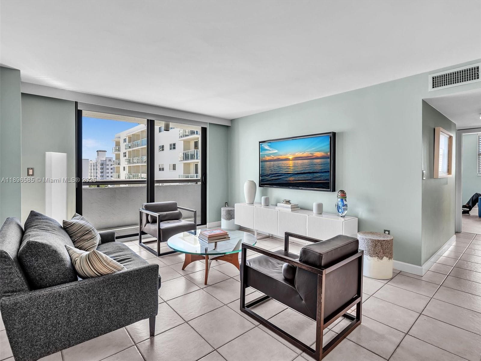 A11896585 — Miami Beach — 4