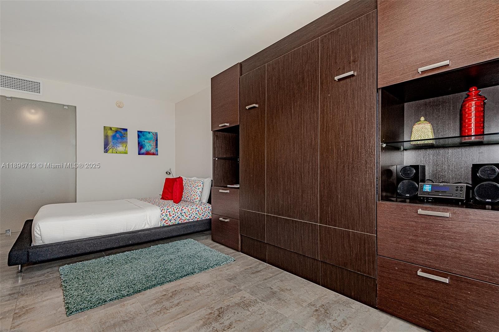 A11896713 — Miami Beach — 13