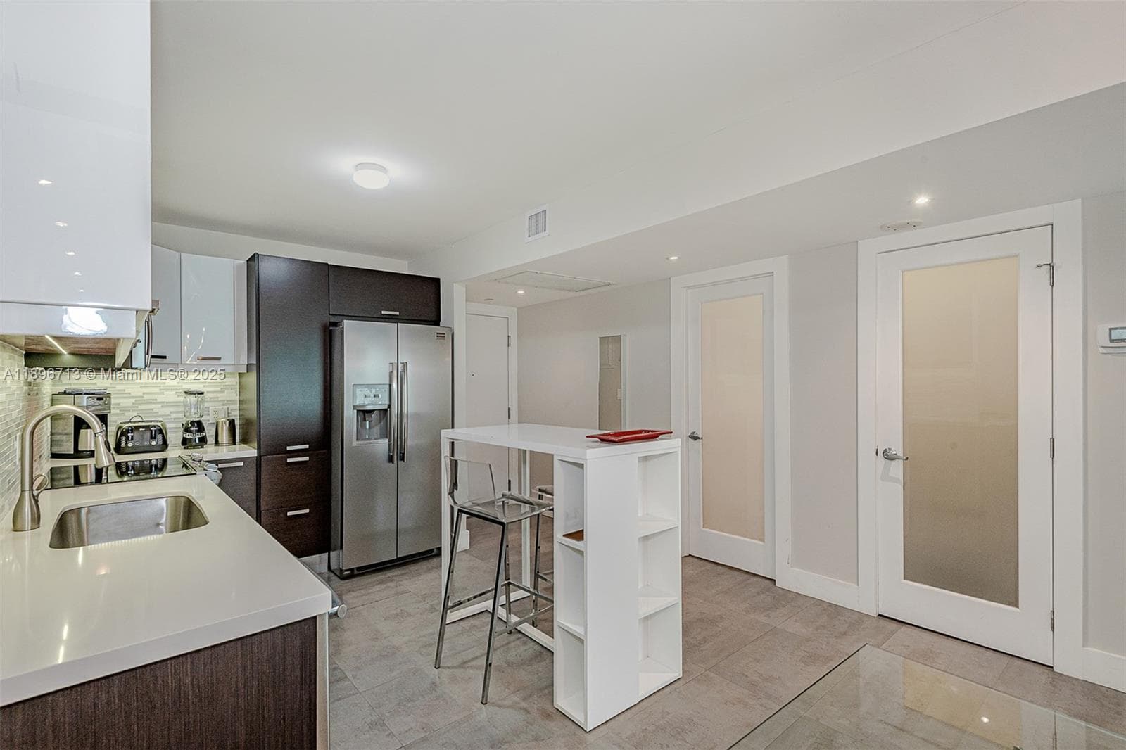 A11896713 — Miami Beach — 20