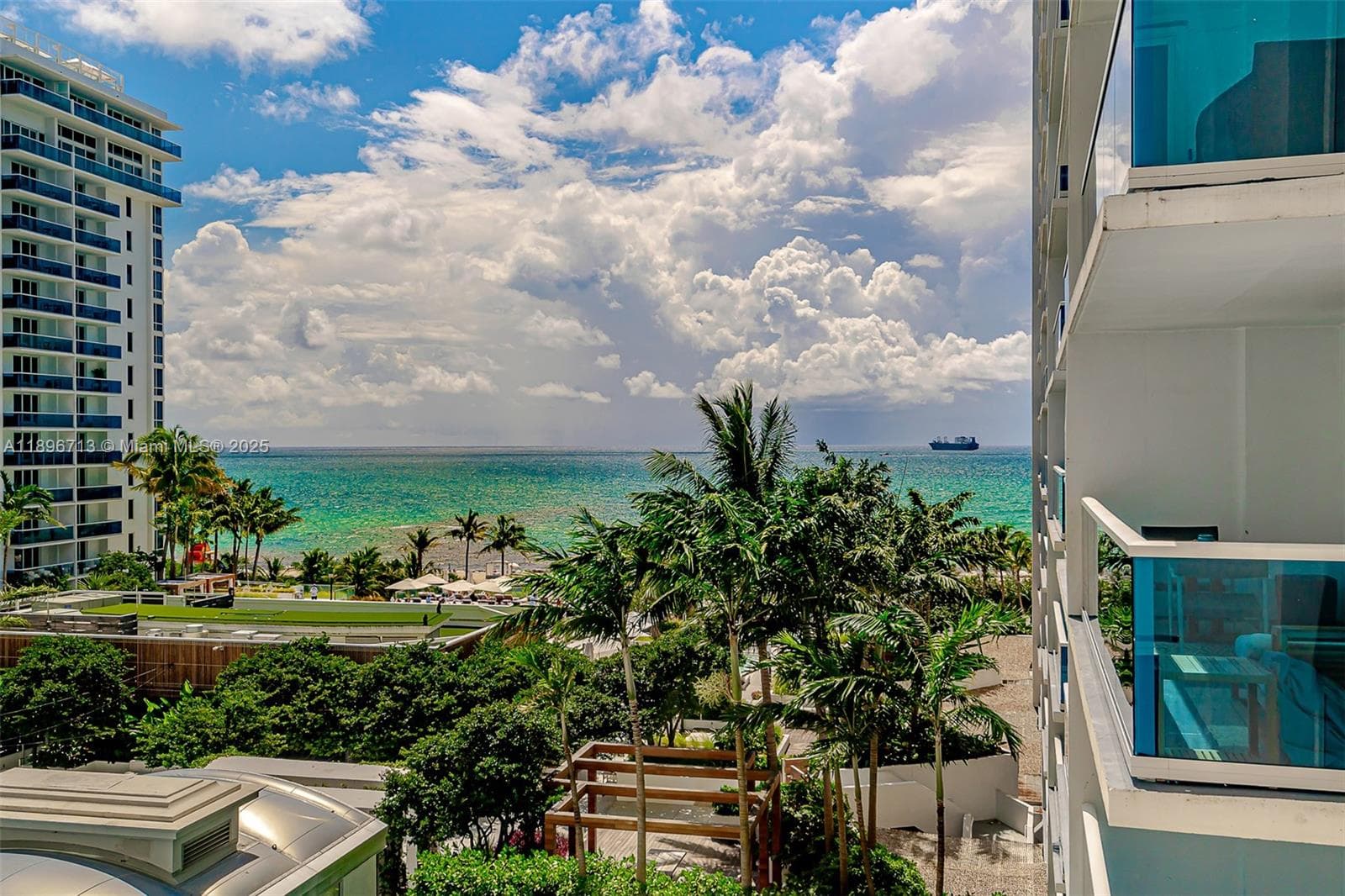 A11896713 — Miami Beach — 25