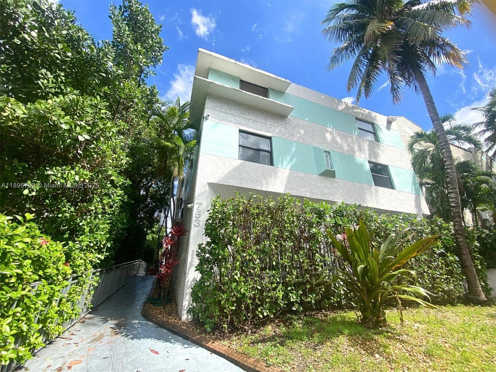 A11896763 — Miami Beach