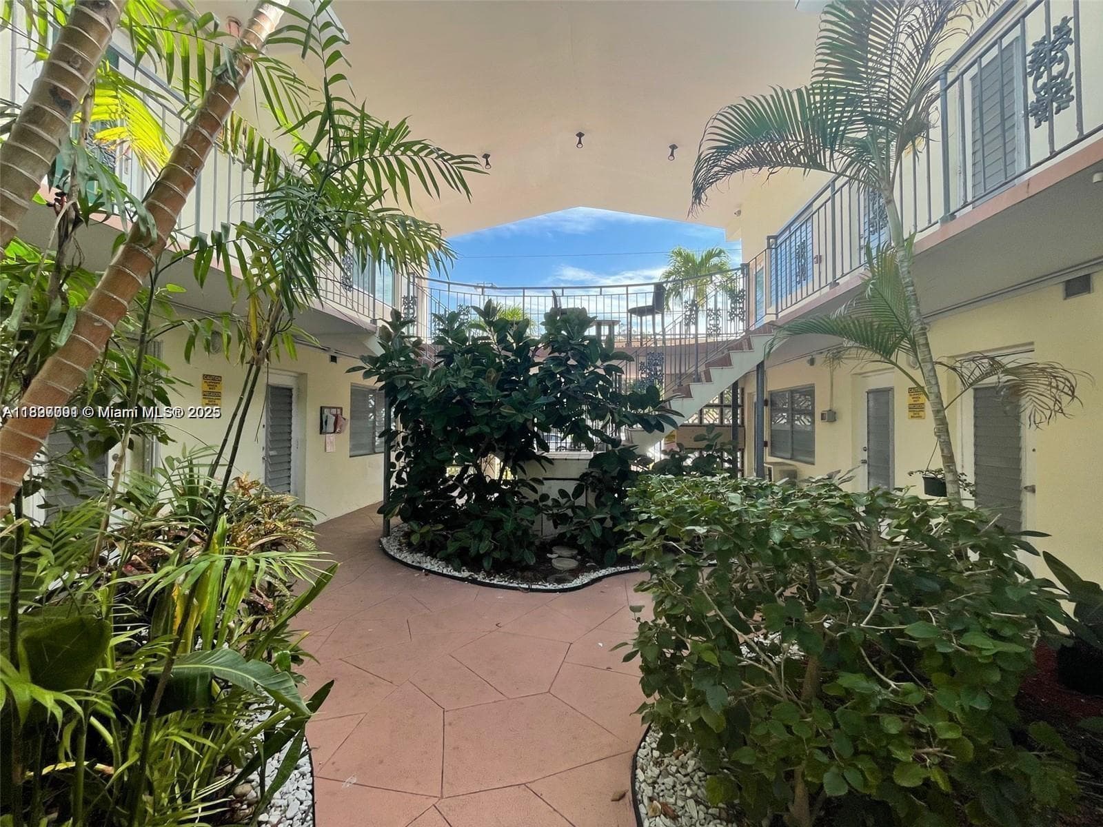 A11897091 — Miami Beach — 4