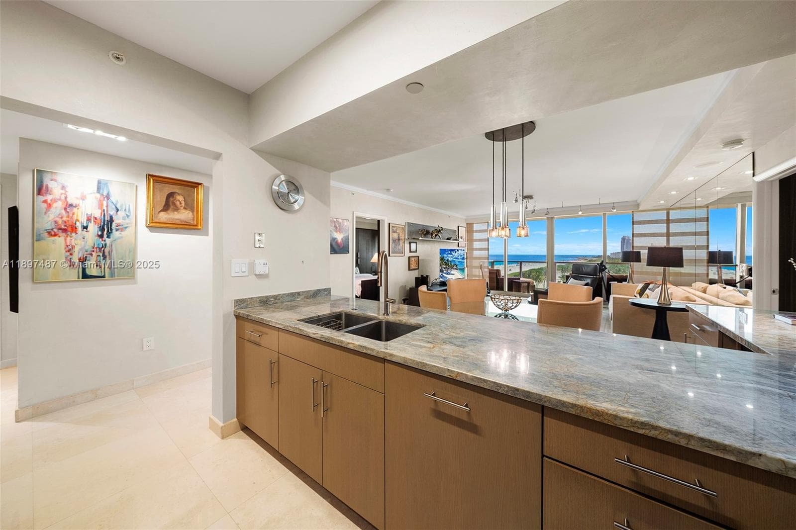 A11897487 — Miami Beach — 9