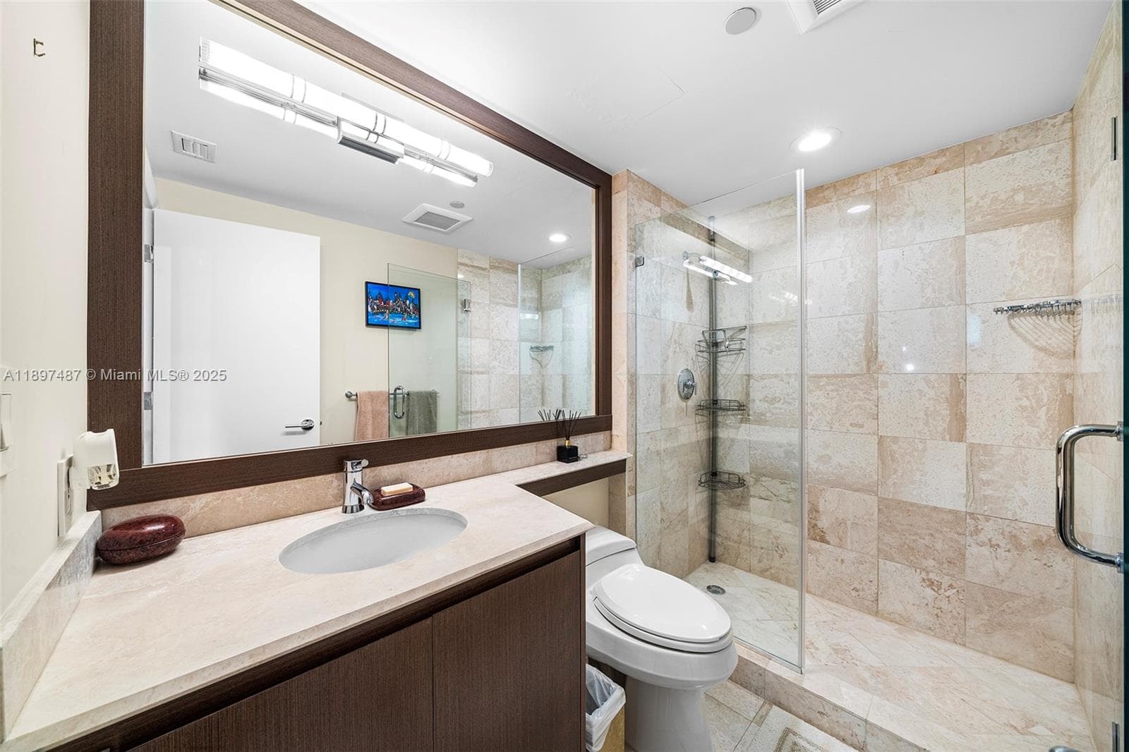 A11897487 — Miami Beach — 30