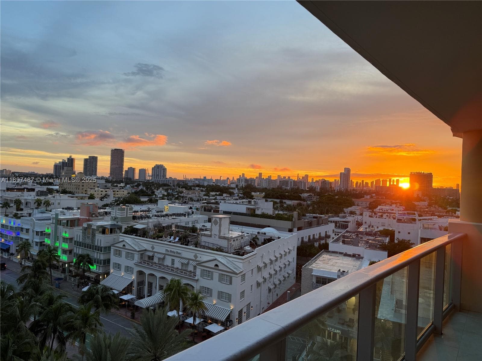 A11897487 — Miami Beach — 35