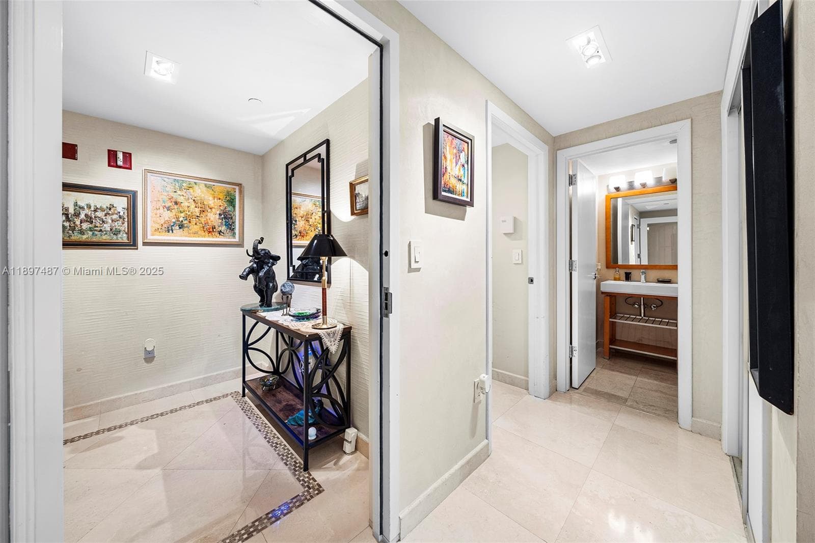 A11897487 — Miami Beach — 31
