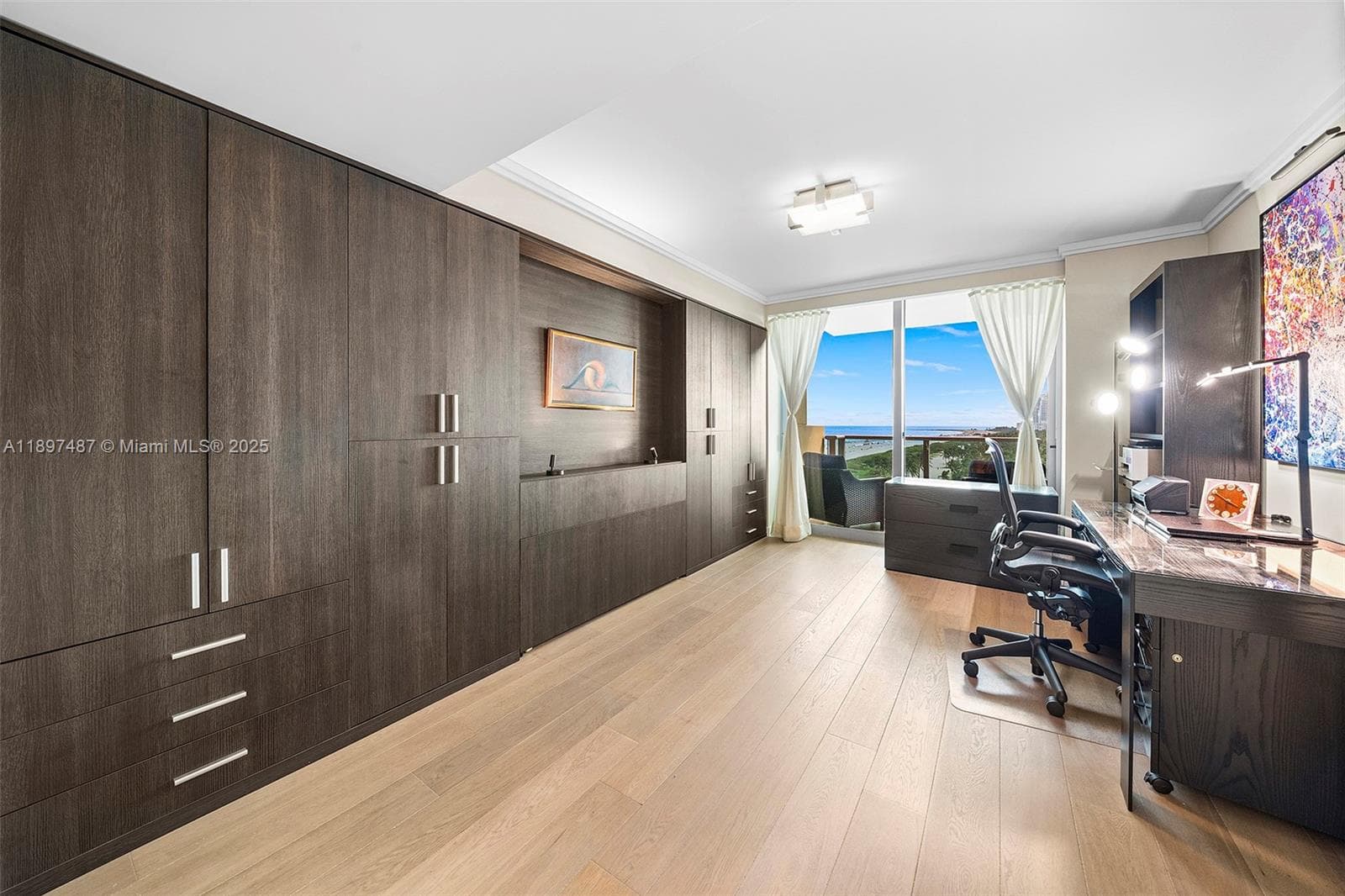 A11897487 — Miami Beach — 25