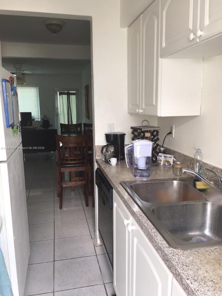 A11897687 — Miami Beach