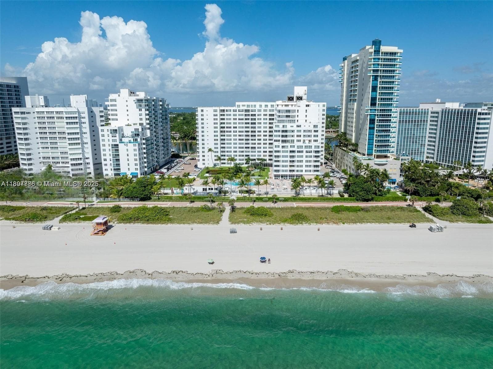 A11897786 — Miami Beach — 30