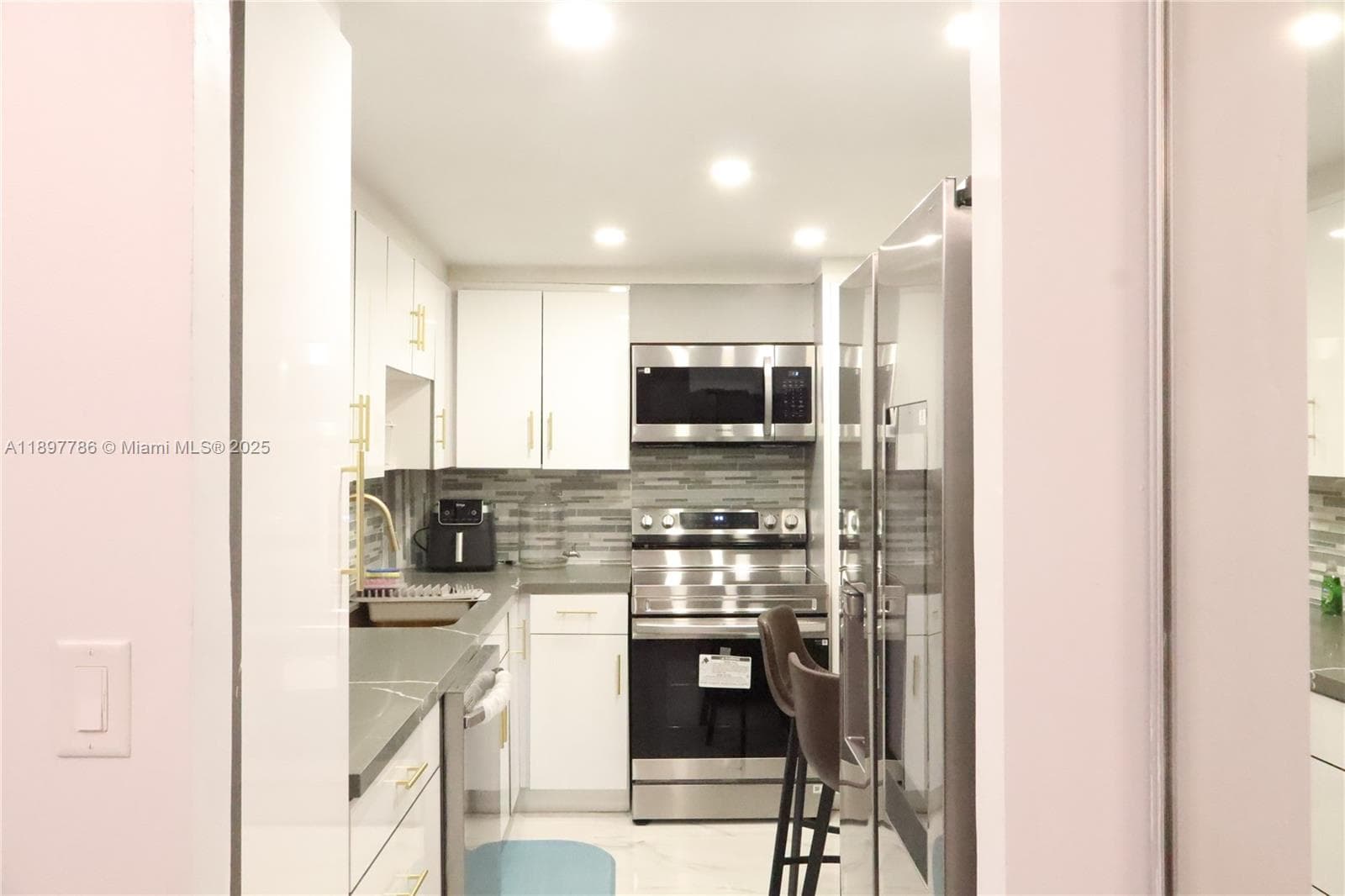 A11897786 — Miami Beach — 15