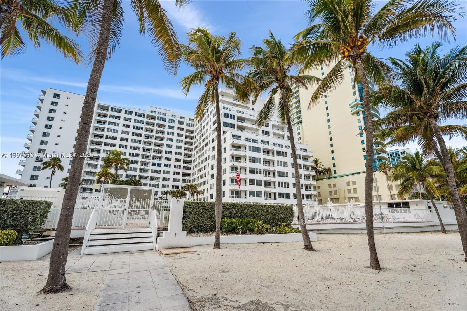 A11897786 — Miami Beach — 19