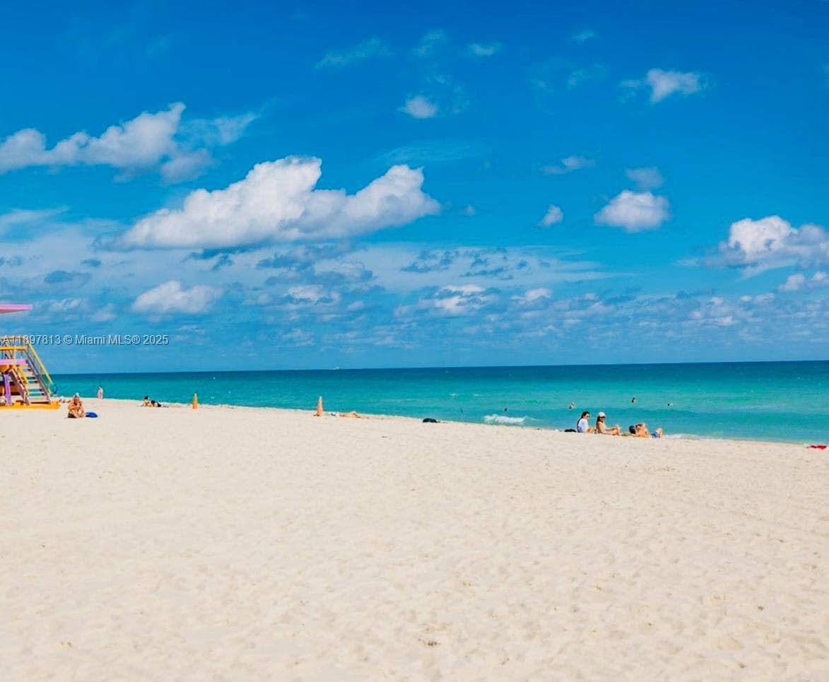A11897813 — Miami Beach — 2