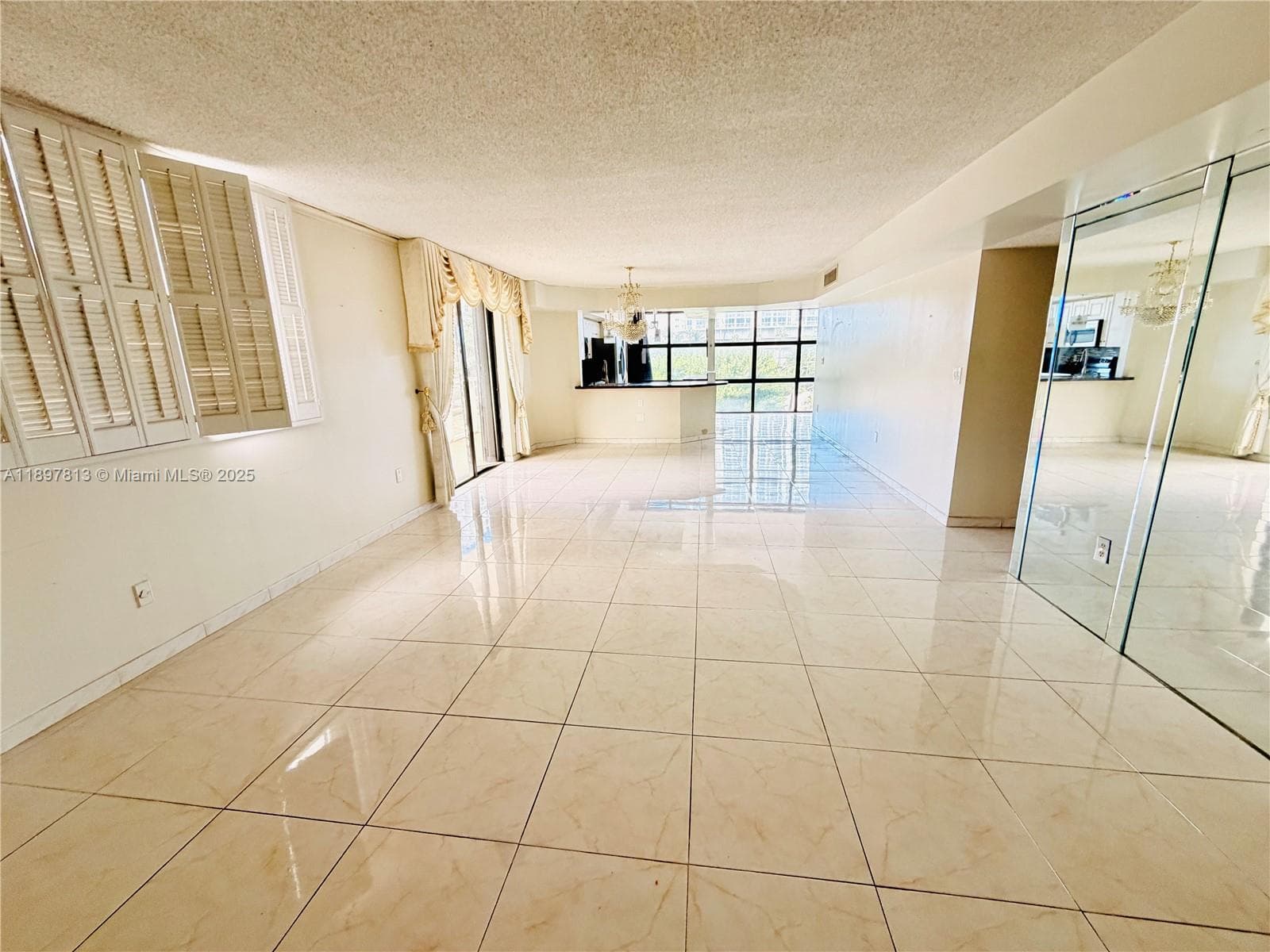 A11897813 — Miami Beach — 5
