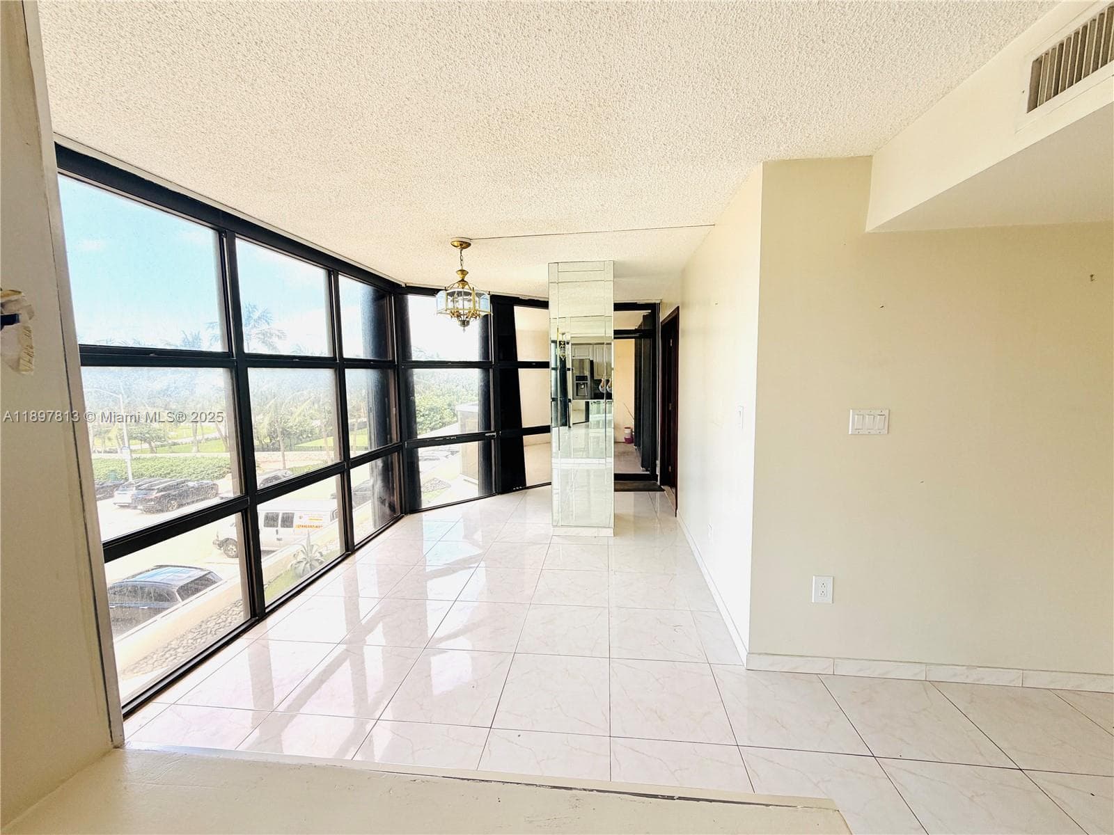 A11897813 — Miami Beach — 9