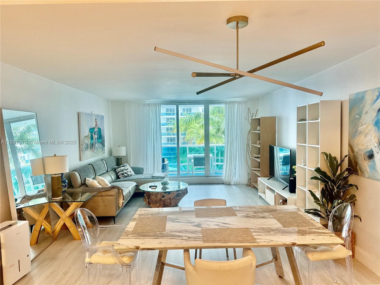 A11897970 — Miami Beach