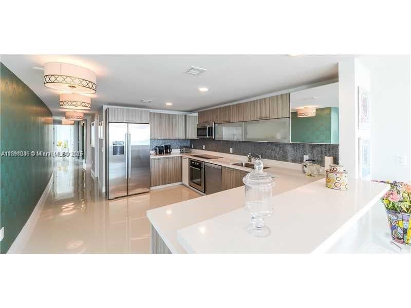 A11898036 — Miami Beach — 9