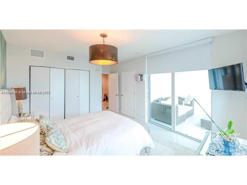 A11898036 — Miami Beach — 19