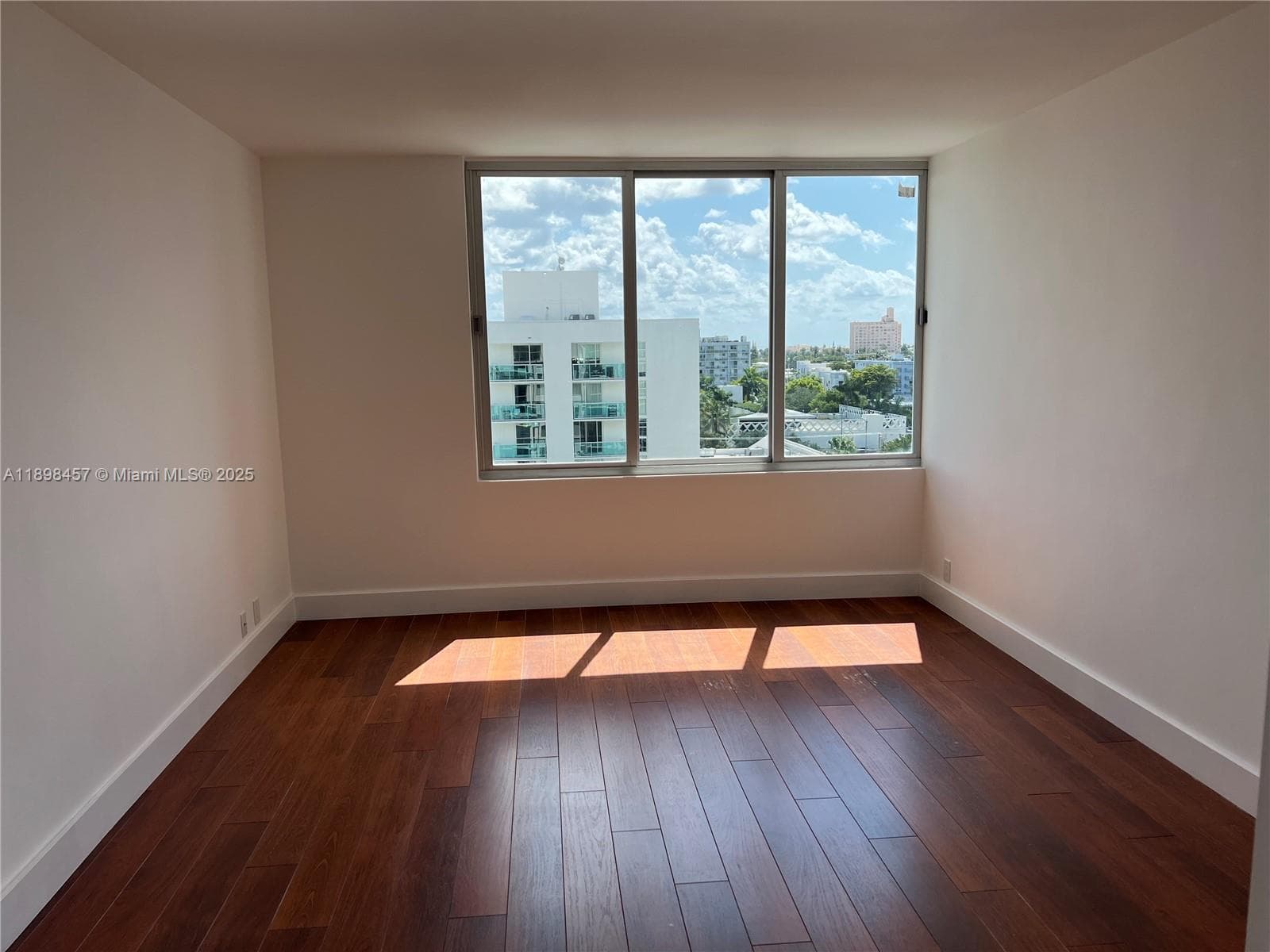 A11898457 — Miami Beach — 2