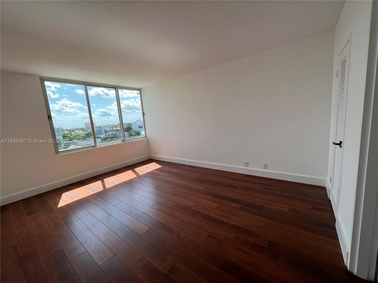 A11898457 — Miami Beach — 3