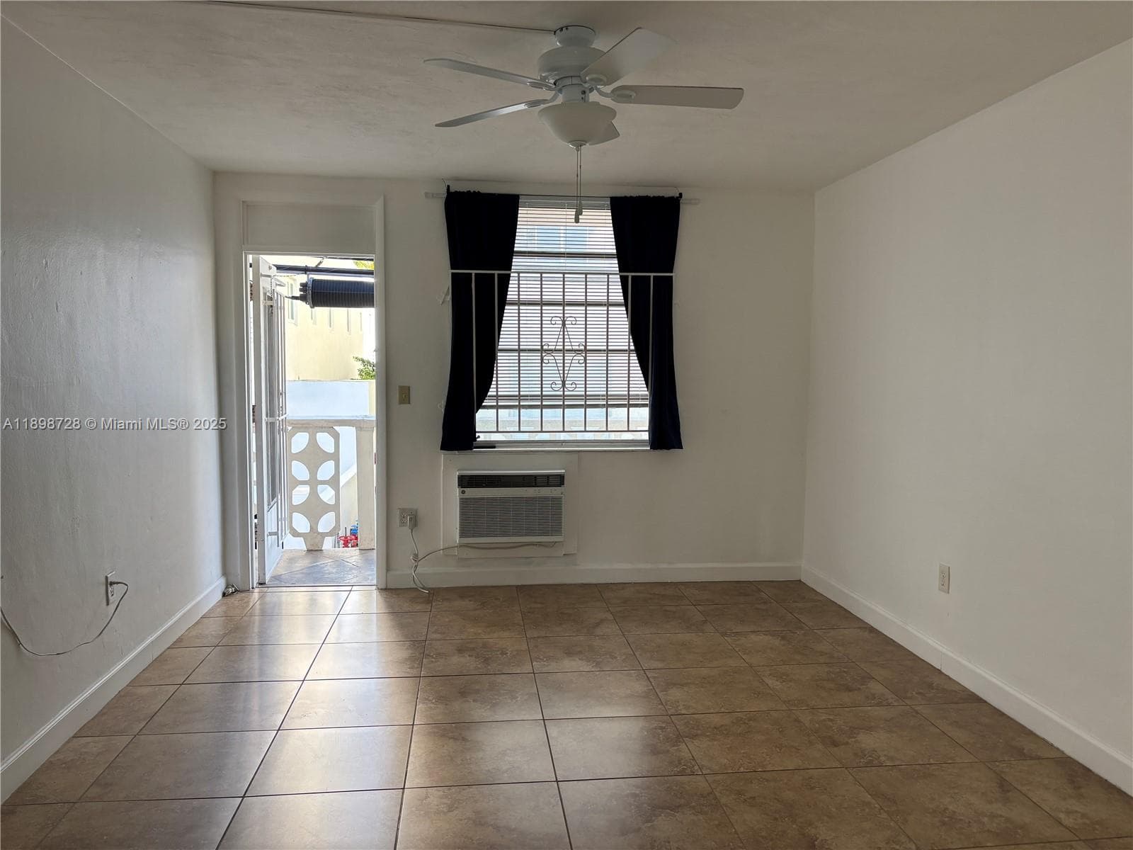 A11898728 — Miami Beach — 27