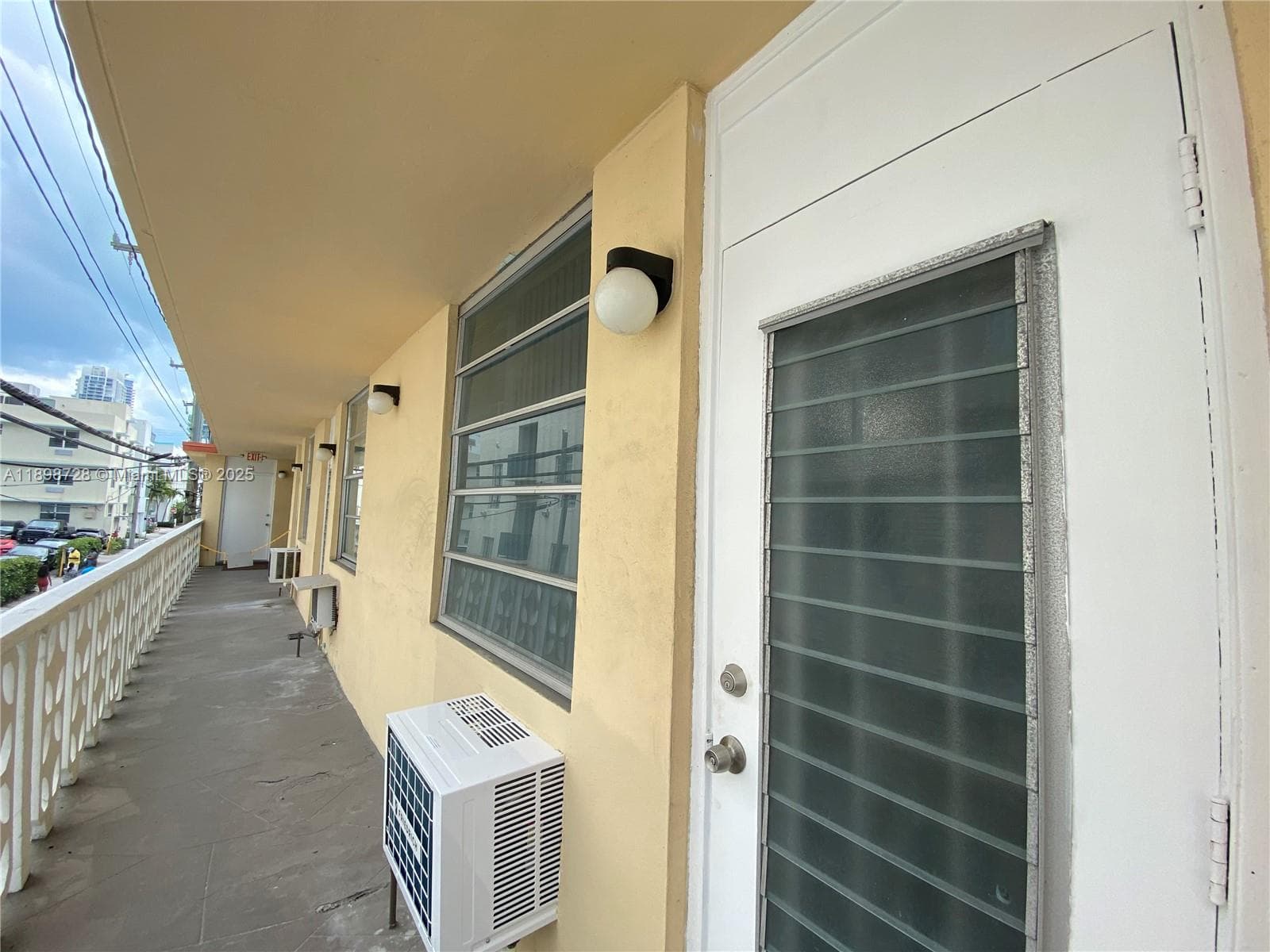 A11898728 — Miami Beach — 16