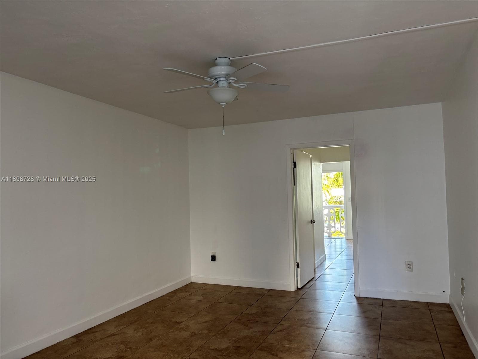 A11898728 — Miami Beach — 25