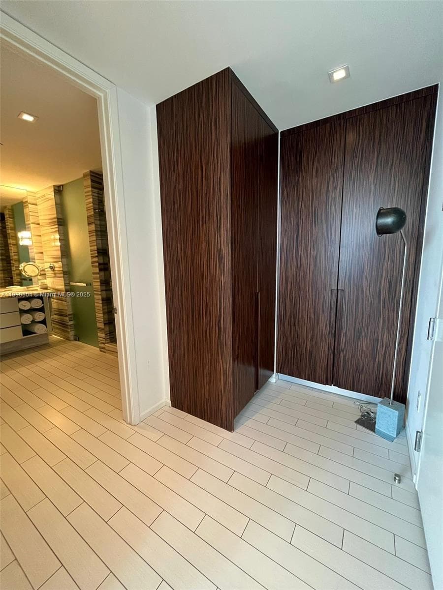 A11898804 — Miami Beach — 6